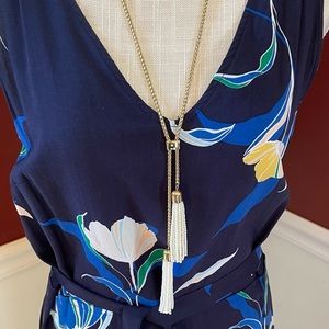 Adjustable necklace with pearl tassels